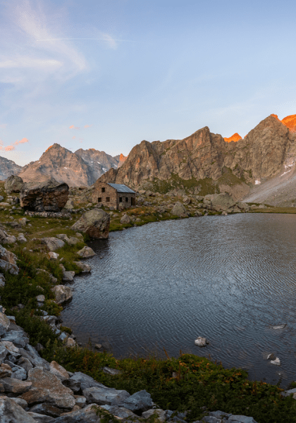 Refuge et lac de Vallonpierre, Le Sirac © Thibaut Blais - Parc national des Ecrins